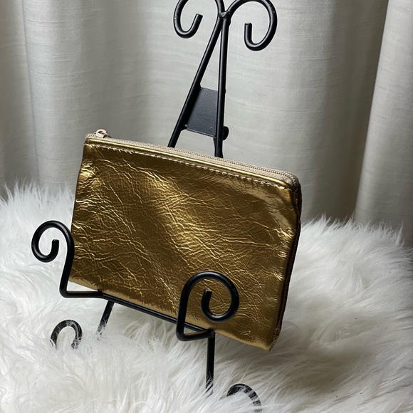Chic Metallic Soft Gold Leather Bag with Zipper Closure adding a Touch of Glam - Picture 3 of 11